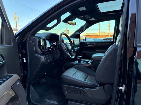 Used 2023 Chevrolet Silverado 1500 ZR2 w/ Technology Package image 3