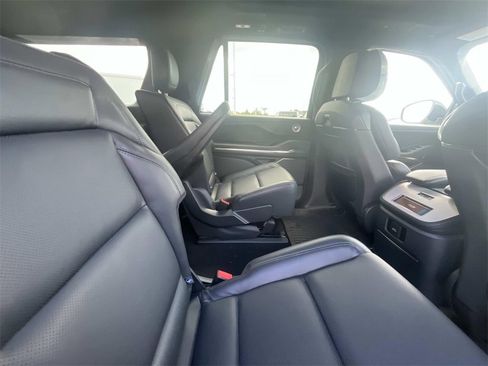 New 2025 Lincoln Navigator L Reserve w/ Jet Appearance Package image 18
