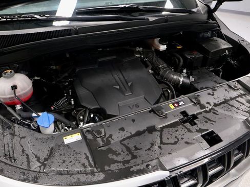 Used 2024 Kia Carnival LX image 16