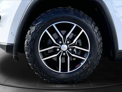 Used 2020 Jeep Grand Cherokee Trailhawk w/ Trailhawk Luxury Group AWD/4WD image 8