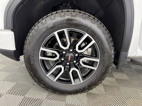 Used 2024 GMC Sierra 1500 AT4 w/ AT4 Premium Package AWD/4WD image 17