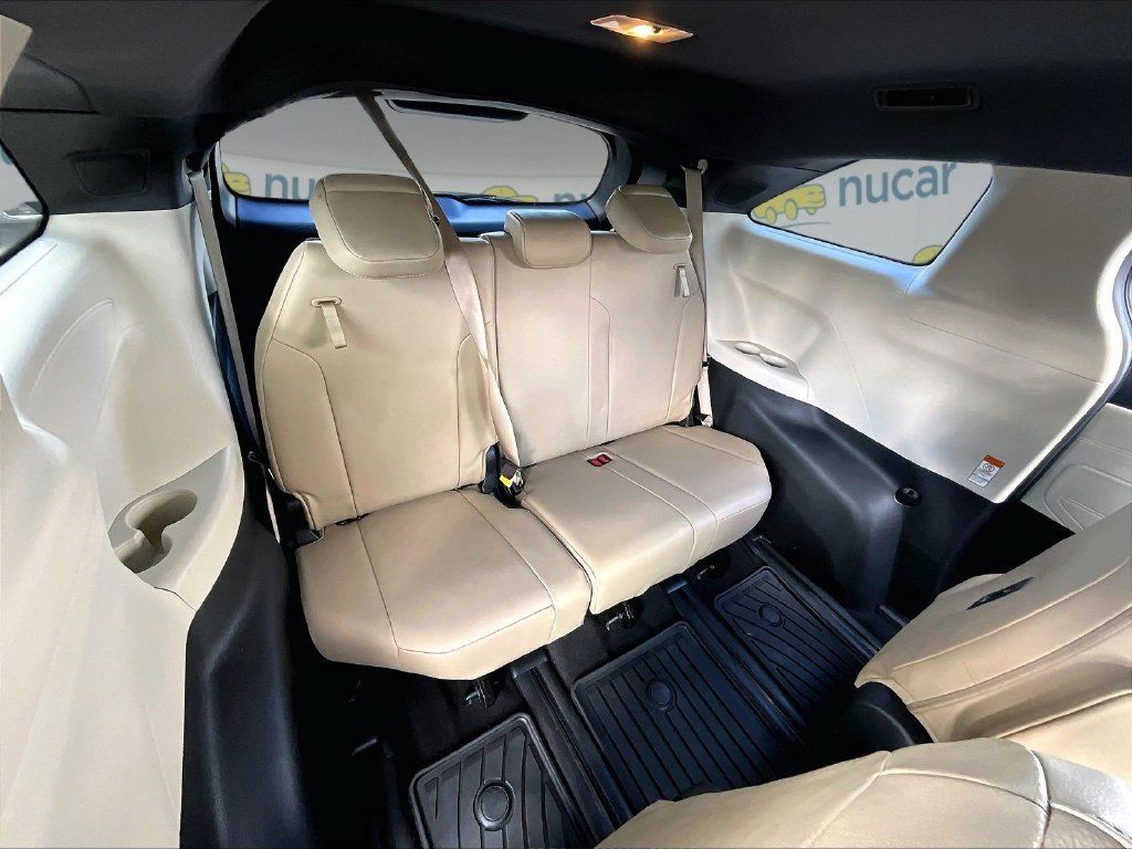 Used 2022 Toyota Sienna XLE w/ XLE Plus Package AWD/4WD image 17