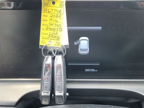 Used 2024 Kia Seltos LX AWD/4WD image 6