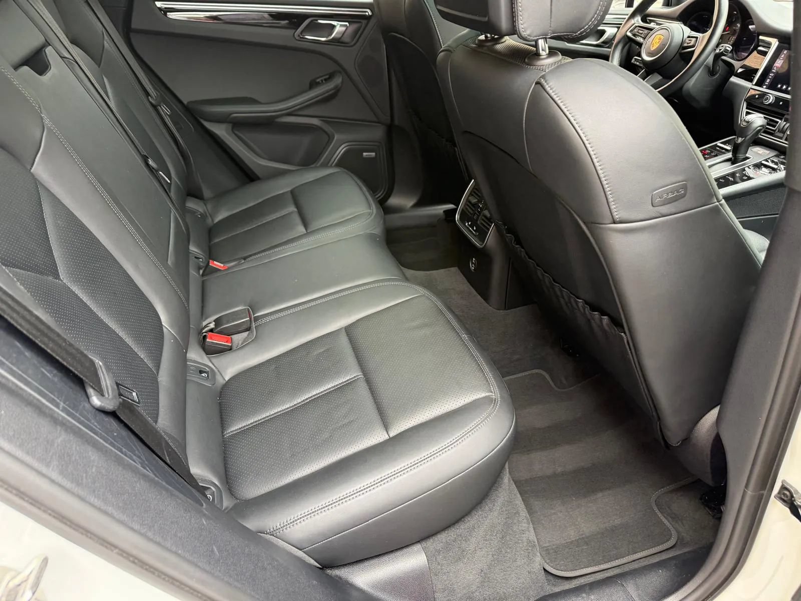 Used 2022 Porsche Macan w/ Premium Package Plus AWD/4WD image 30