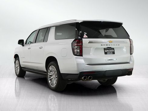 Used 2023 Chevrolet Suburban High Country AWD/4WD image 3