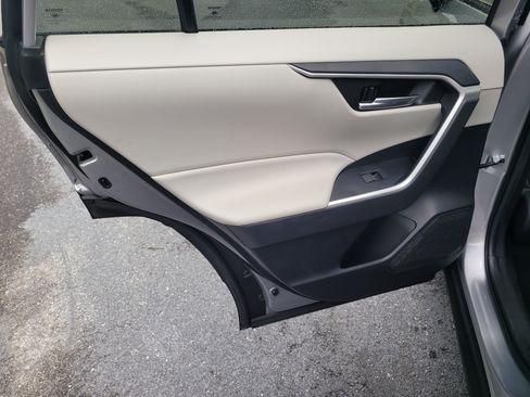 Used 2022 Toyota RAV4 XLE image 13