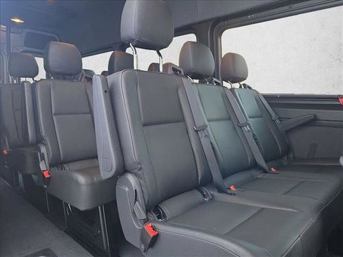 Used 2024 Mercedes-Benz Sprinter 2500 image 25