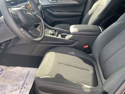 New 2025 Jeep Grand Cherokee Laredo image 41