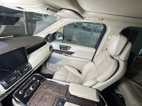 Used 2019 Lincoln Navigator L Reserve w/ Cargo Package AWD/4WD image 25