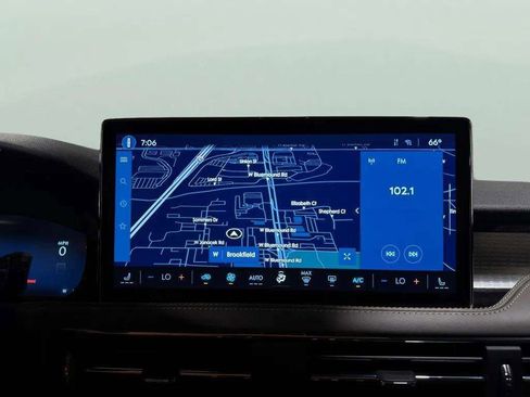 Certified 2025 Lincoln Corsair AWD image 6
