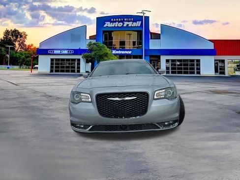 Used 2018 Chrysler 300 S w/ 300S Premium Group image 9