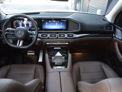 Used 2024 Mercedes-Benz GLS 450 4MATIC image 12