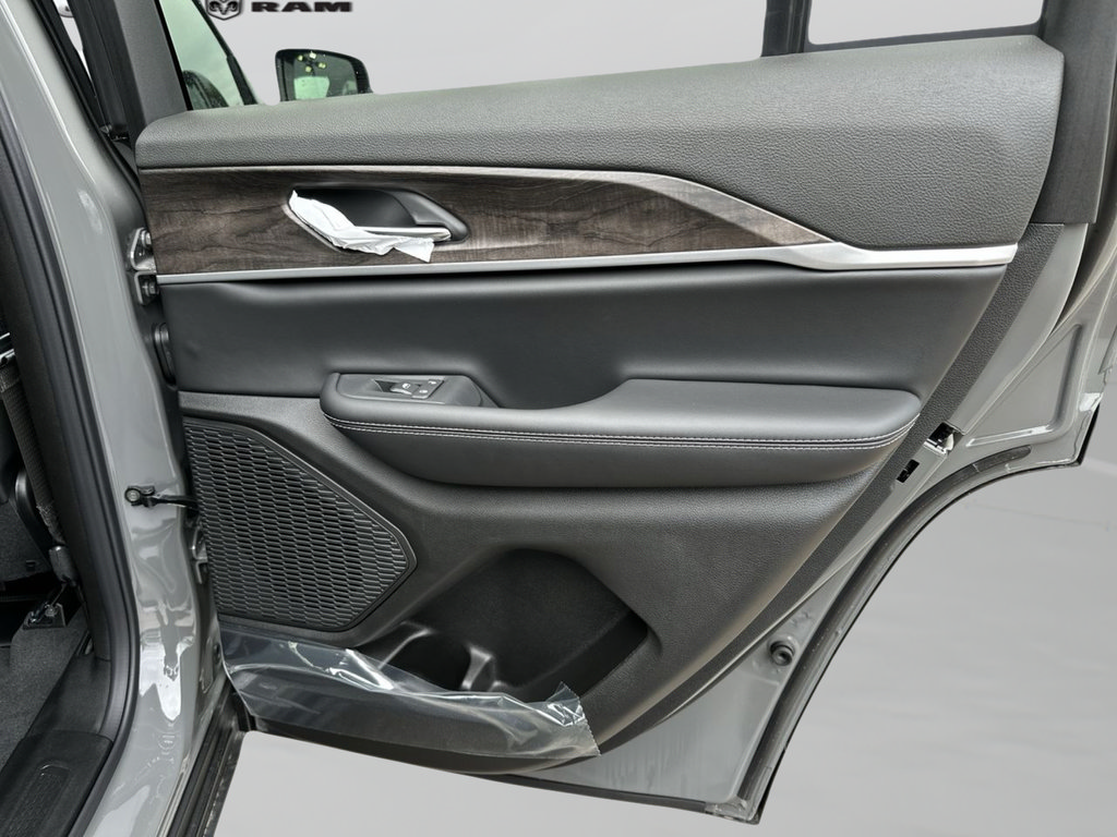 New 2027 Jeep Grand Cherokee Altitude RWD image 34