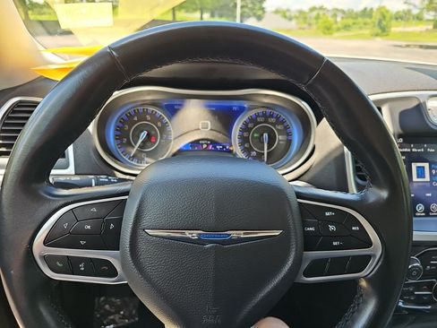 Used 2021 Chrysler 300 Touring L AWD/4WD image 21