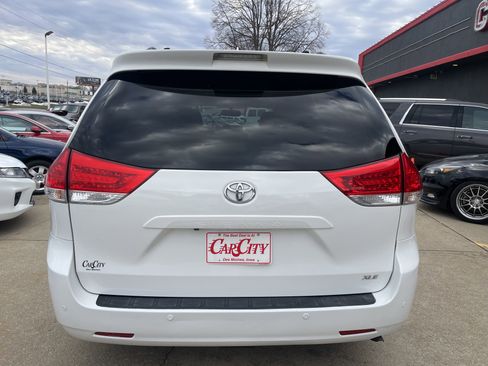 Used 2011 Toyota Sienna Limited image 4