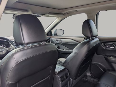 Used 2021 Nissan Rogue SL FWD image 16