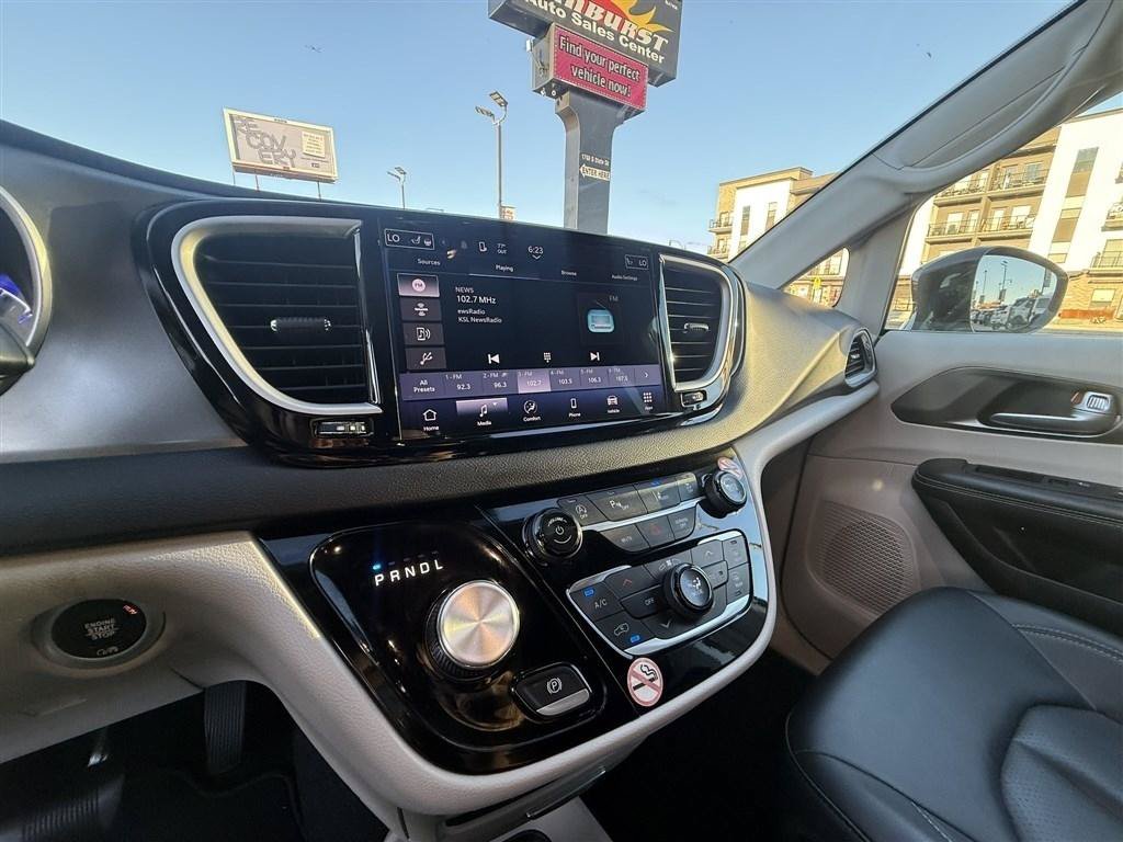 Used 2024 Chrysler Pacifica Touring-L FWD image 28