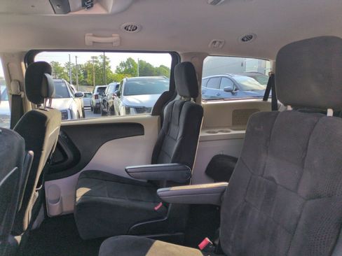 Used 2013 Dodge Grand Caravan SXT FWD image 24