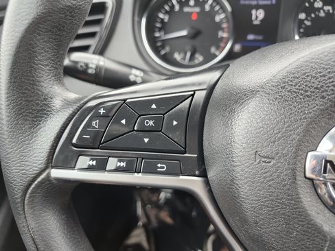 Used 2018 Nissan Rogue S FWD image 30