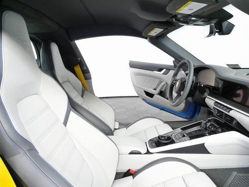 Certified 2025 Porsche 911 Targa 4 GTS AWD/4WD image 20