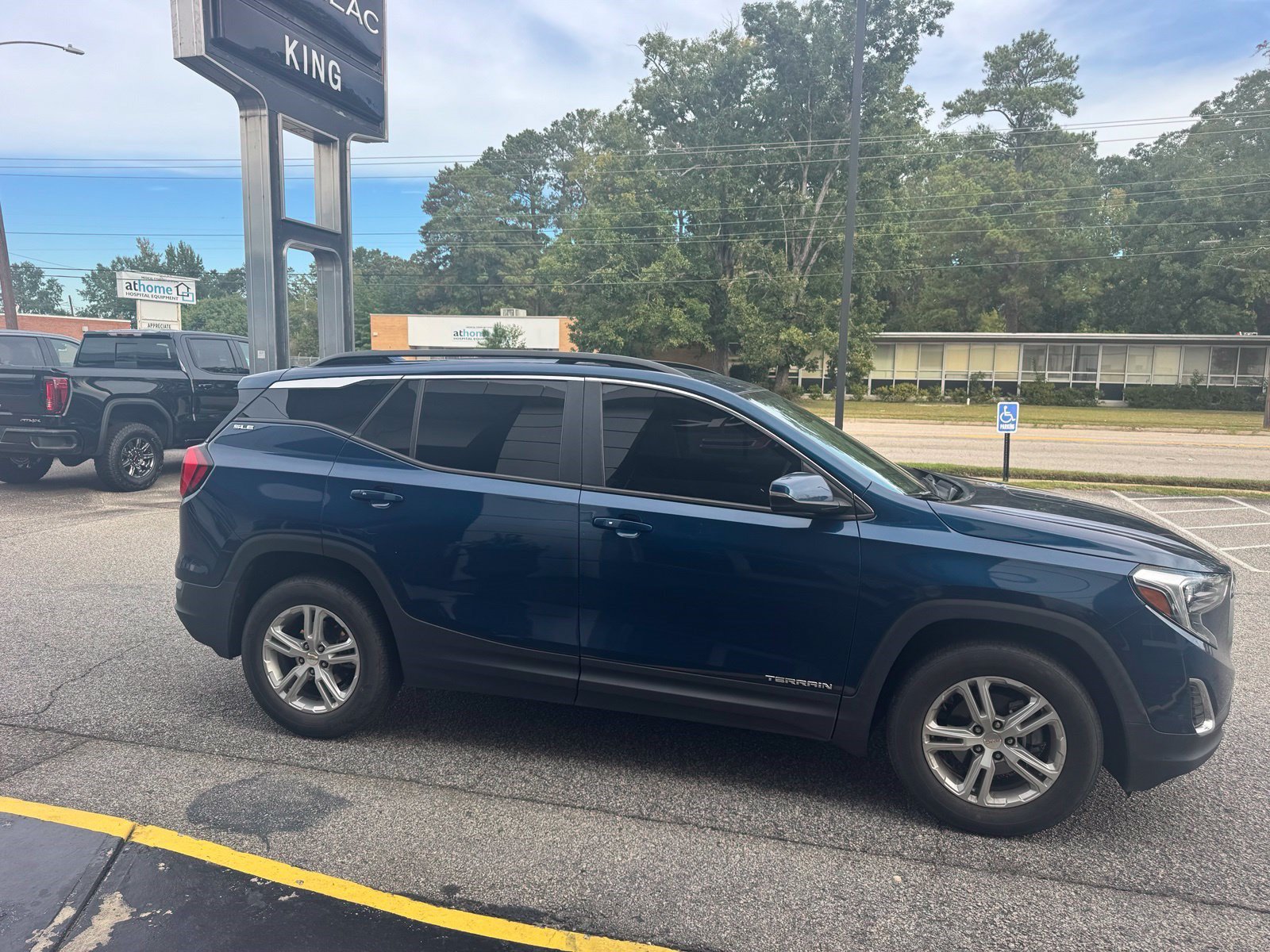 Used 2021 GMC Terrain SLE w/ Driver Convenience Package FWD image 9