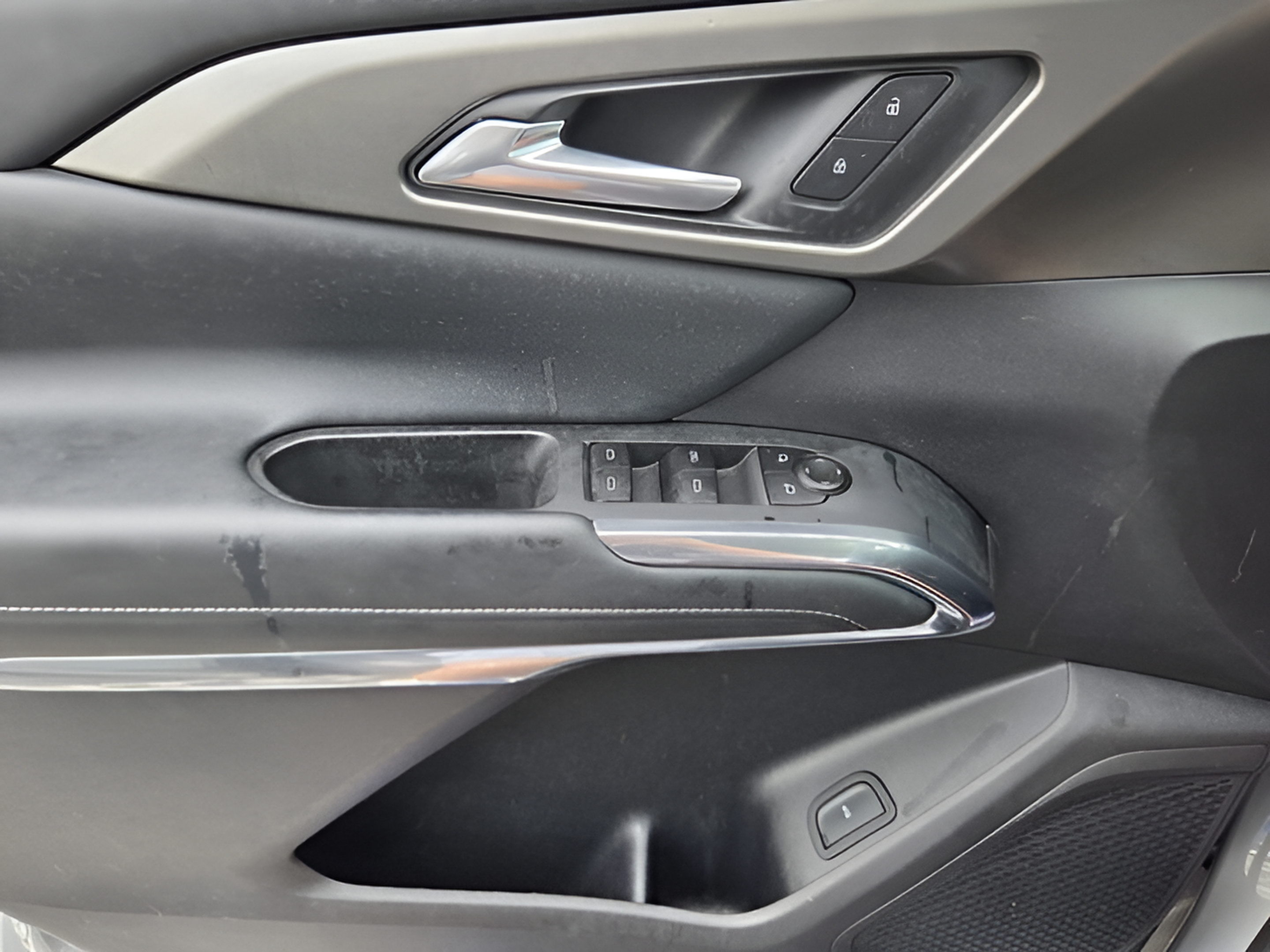 Used 2025 Chevrolet Traverse LT AWD/4WD image 27