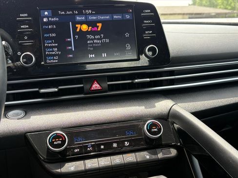 Certified 2021 Hyundai Elantra SEL w/ Convenience Package FWD image 9