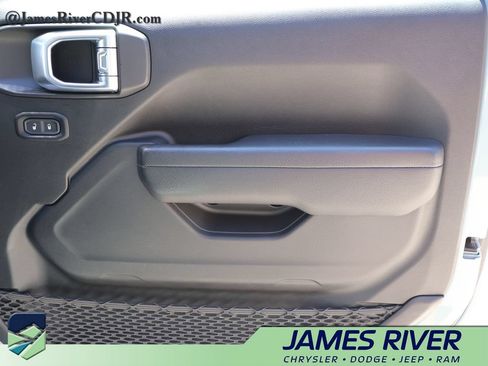 Used 2023 Jeep Wrangler Unlimited AWD/4WD image 7