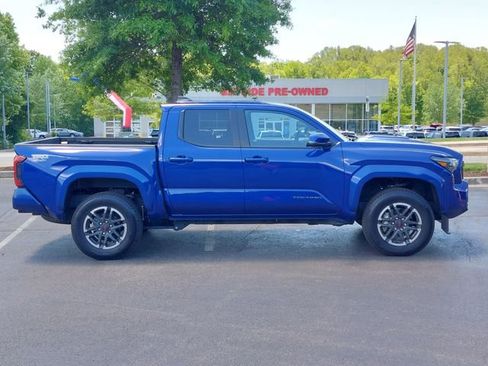 Used 2025 Toyota Tacoma TRD Sport w/ TRD Sport Upgrade Package AWD/4WD image 30