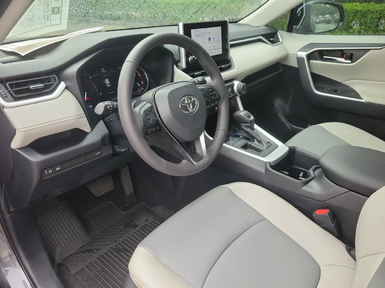 Used 2024 Toyota RAV4 XLE Premium FWD image 15
