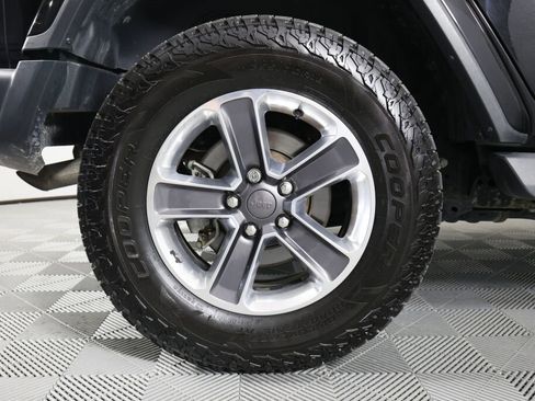 Used 2019 Jeep Wrangler Unlimited Sahara AWD/4WD image 7