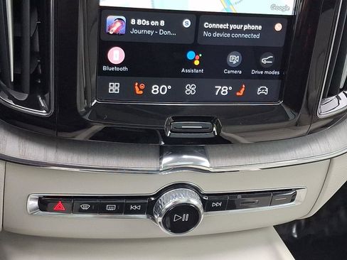 Certified 2023 Volvo XC60 B5 Plus w/ Climate Package AWD/4WD image 17