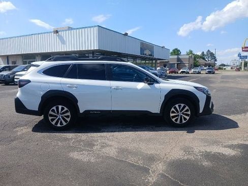 Used 2025 Subaru Outback Premium AWD/4WD image 7