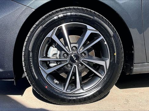 Used 2024 Kia Forte LXS image 9