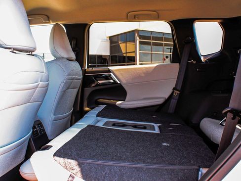 New 2025 Mitsubishi Outlander SE image 33