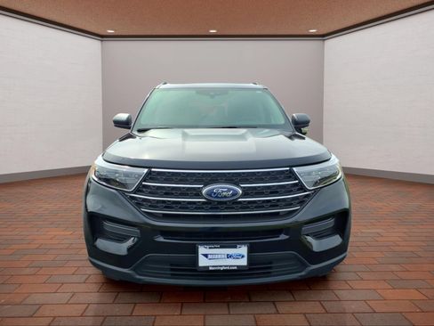 Used 2024 Ford Explorer XLT AWD/4WD image 3