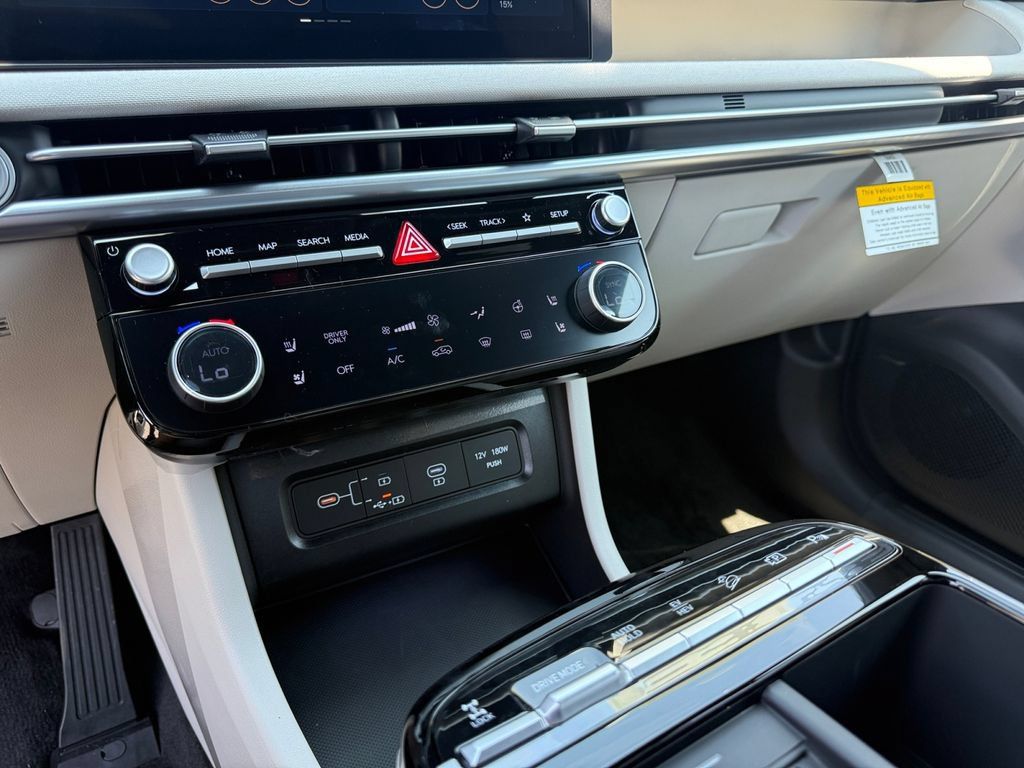 New 2026 Hyundai Tucson Limited AWD/4WD image 16