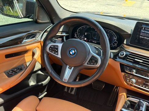 Used 2023 BMW 530e xDrive w/ Premium Package AWD/4WD image 28