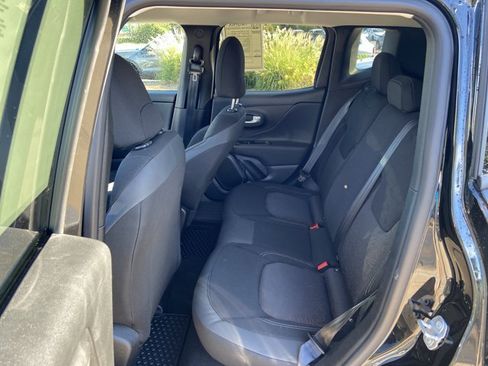 Used 2023 Jeep Renegade Latitude AWD/4WD image 49