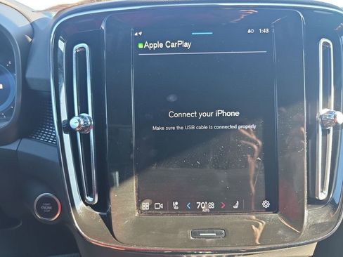 Certified 2025 Volvo XC40 B5 Plus image 31