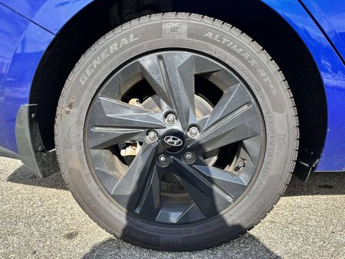 Used 2023 Hyundai Elantra Blue FWD image 6