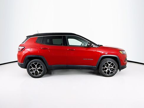 Used 2025 Jeep Compass Limited AWD/4WD image 2