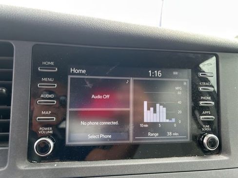 Used 2020 Toyota Sienna L image 22