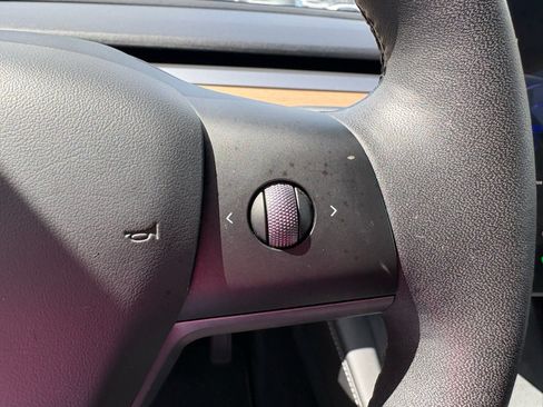 Used 2023 Tesla Model Y 2WD image 11