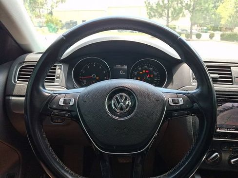 Used 2017 Volkswagen Jetta SE FWD image 22