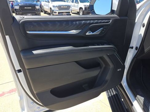 Used 2022 GMC Yukon XL Denali RWD image 21