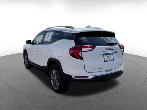Used 2024 GMC Terrain SLT AWD/4WD image 11