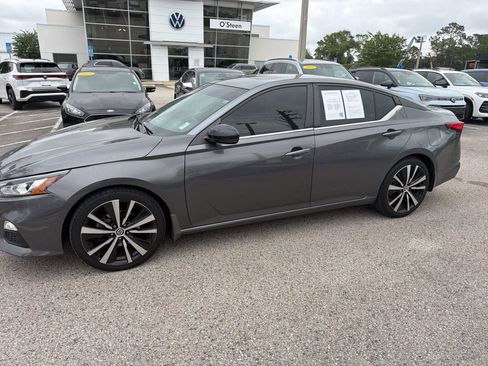 Used 2019 Nissan Altima 2.5 SR w/ SR Premium Package FWD image 3