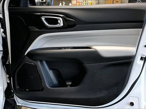 Used 2022 Jeep Compass Limited image 22