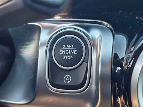 Used 2025 Mercedes-Benz GLB 250 4MATIC image 34